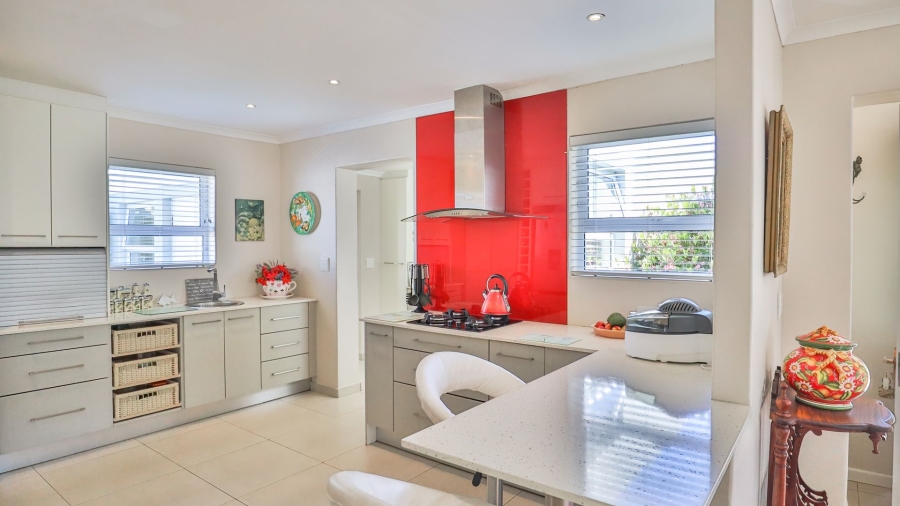 3 Bedroom Property for Sale in Lake Michelle Western Cape